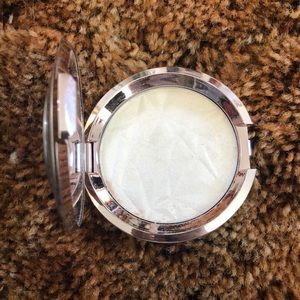 Becca Cosmetics Vanilla Quartz full sized highlighter